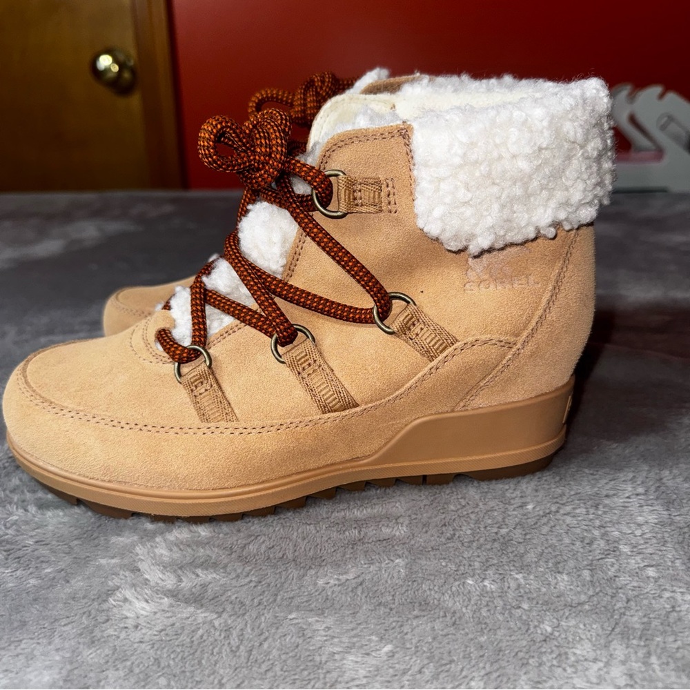 Sorel Tan Winter Boots with White Lining